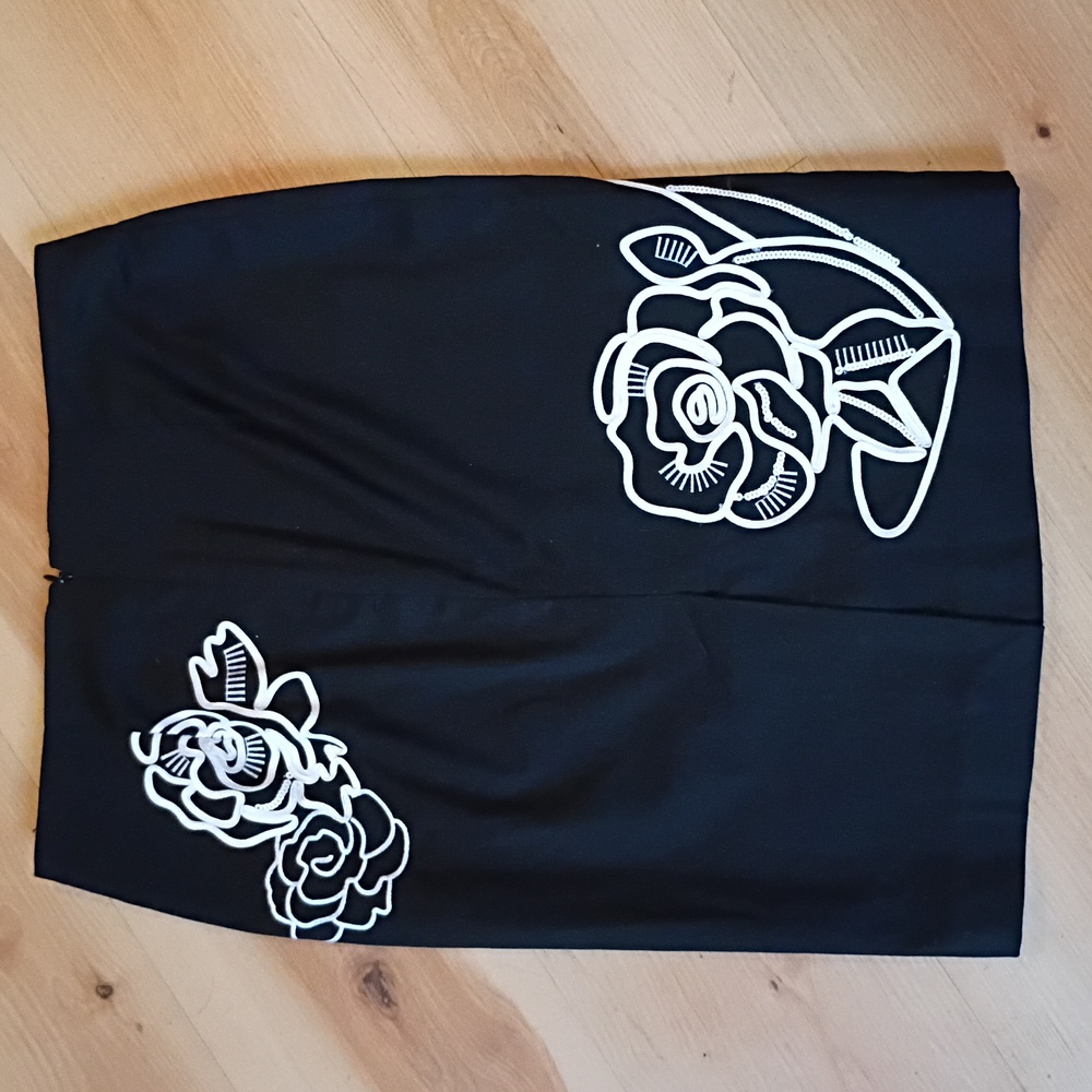 White House Black Market Embroidered Black Pencil - Picture 4 of 7